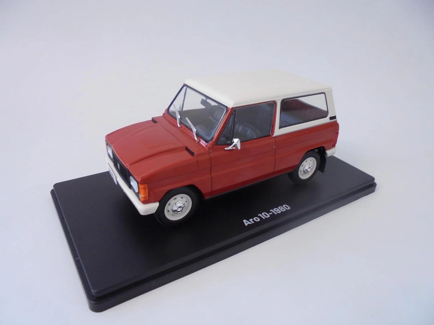 - Collectible Miniature car 1/24 Compatible with ARO 10 (1980) VQR14