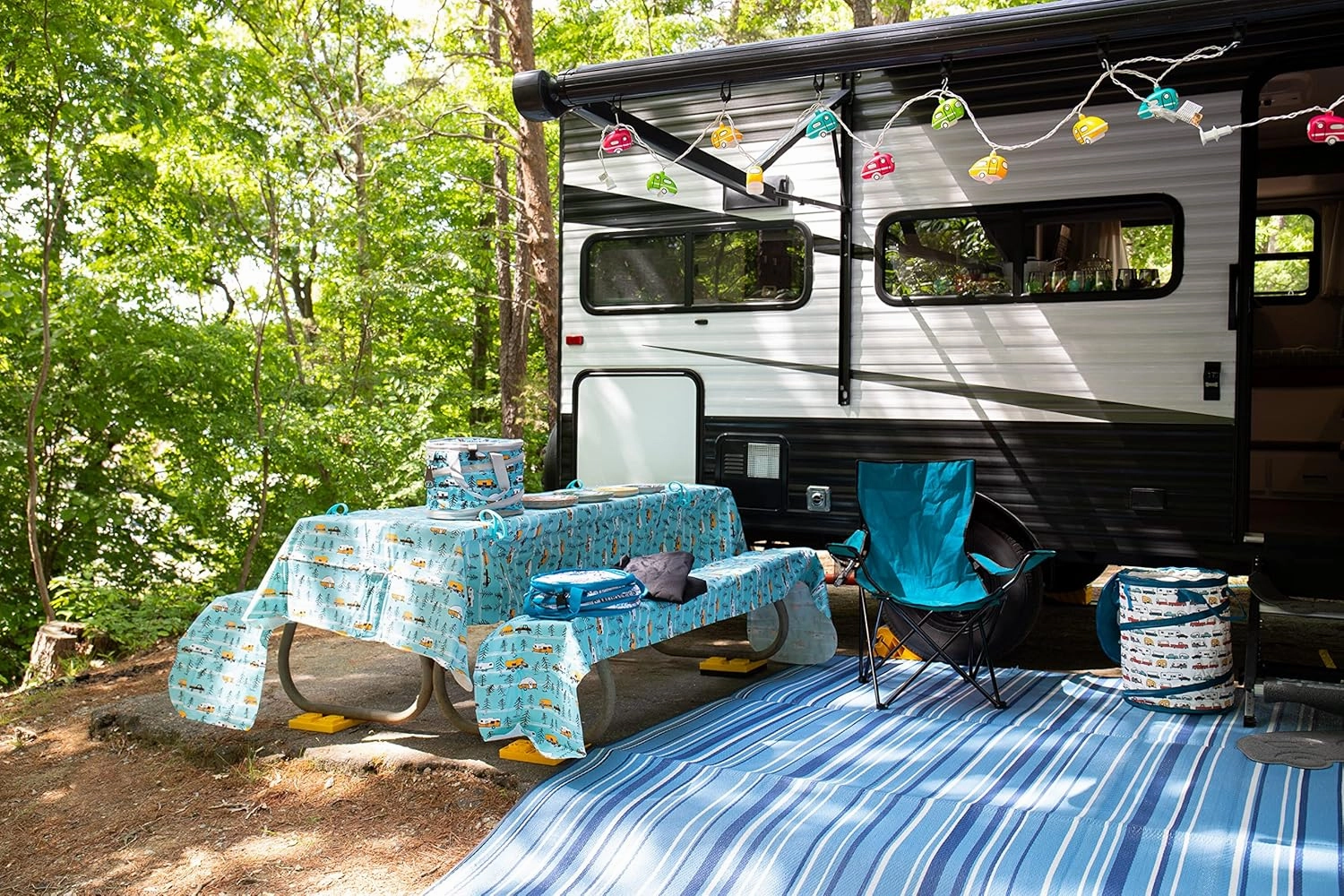Camco Camper/RV Leveling Blocks - Features Stackable Interlocking Design & Includes Zippered Bag for RV Storage - Compatible w/Single Wheels, Dual Wheels, Tandem Axles & More - 4-Pack (44501)