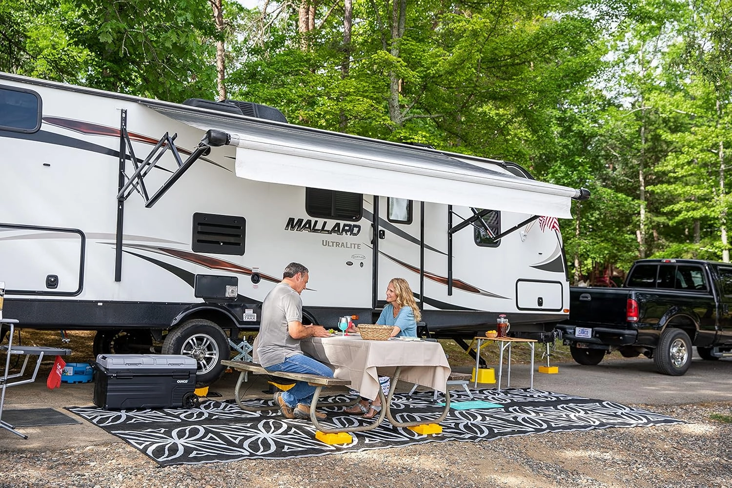 Camco Camper/RV Leveling Blocks - Features Stackable Interlocking Design & Includes Zippered Bag for RV Storage - Compatible w/Single Wheels, Dual Wheels, Tandem Axles & More - 4-Pack (44501)