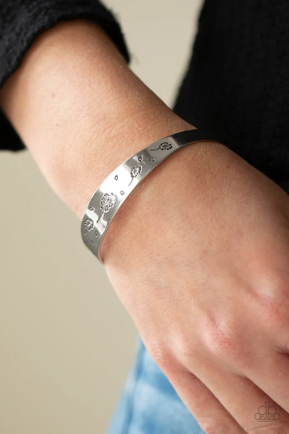 Dandelion Dreamland ~ Silver ~ Paparazzi