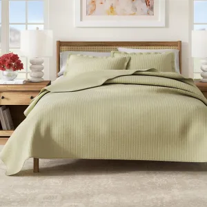 Great Bay Home Twin/Twin XL Quilt Bedding Set, 2-Piece Lightweight Summer Channel Stitch Quilt Set with Shams, Ultra Soft Eucalyptus Bedspreads, Quilted Bedding Coverlets for All Seasons