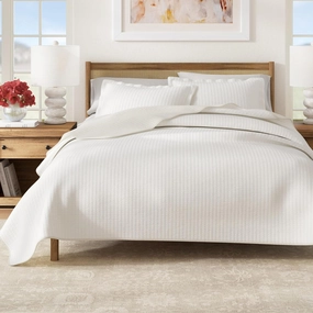 Great Bay Home Full/Queen Quilt Bedding Set, 3-Piece Lightweight Summer Channel Stitch Quilt Set with Shams, Ultra Soft White Bedspreads, Quilted Bedding Coverlets for All Seasons
