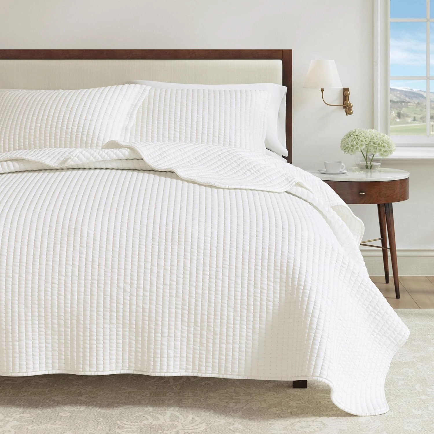 Great Bay Home Full/Queen Quilt Bedding Set, 3-Piece Lightweight Summer Channel Stitch Quilt Set with Shams, Ultra Soft White Bedspreads, Quilted Bedding Coverlets for All Seasons