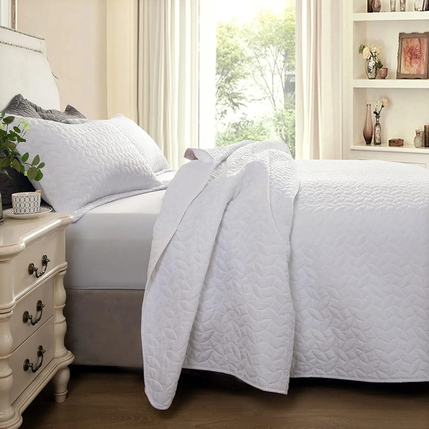 Hygge Hush Summer Quilt Set, Twin Size Pure White Leaves Pattern 2 Pieces Quilt Set, Oversized Modern Style Bedspread Set for All Season (1 Quilt & 1 Pillow Shams)