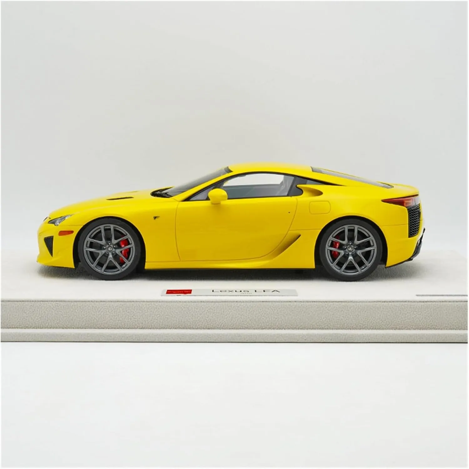 Metal Die Cast Toy Cars 1:18 for Lexus LFA 2010 Supercar Resin Car Model Ornament Decoration Hobby Collection Souvenir Display for Home Or Office Décor(Yellow)