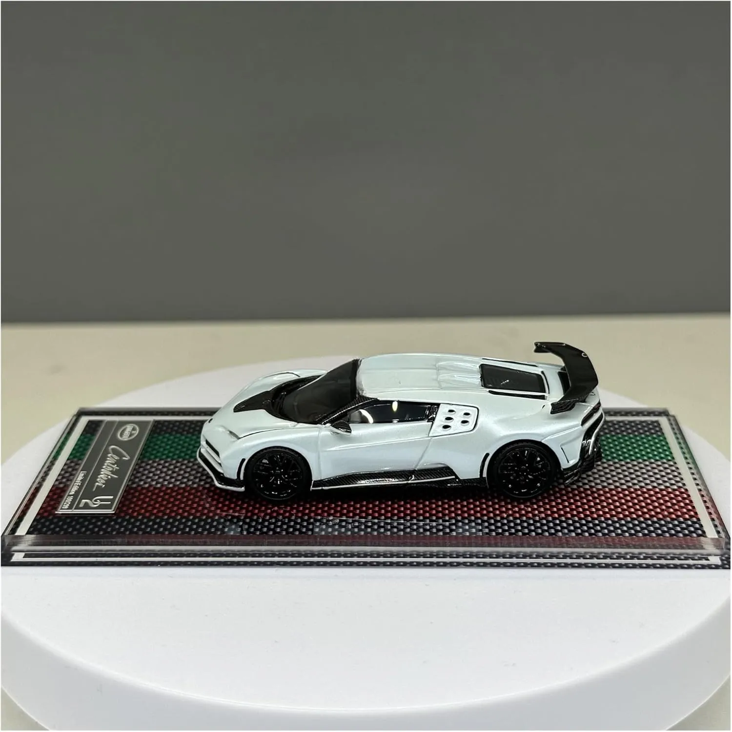 Metal Vehicles Toys 1:64 for Bugatti Centodieci 110 Commemorative Edition Resin Collectible Car Model Static Retro Decor Home Or Office Décor(White B)