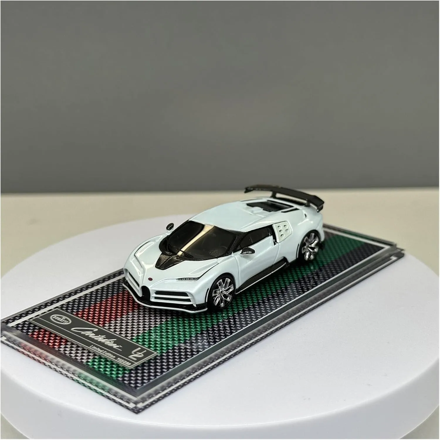 Metal Vehicles Toys 1:64 for Bugatti Centodieci 110 Commemorative Edition Resin Collectible Car Model Static Retro Decor Home Or Office Décor(White B)
