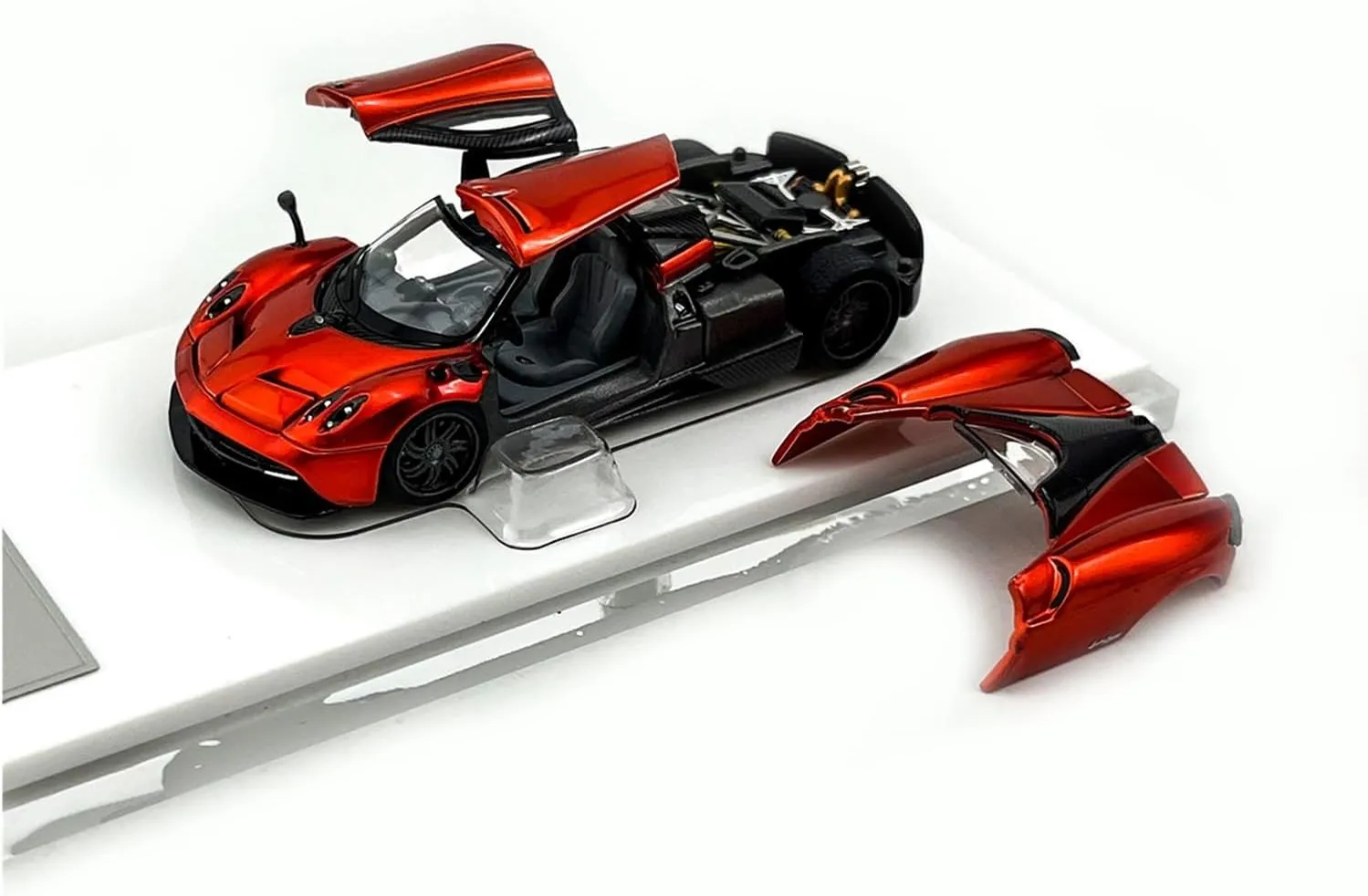 Metal Vehicles Toys 1:64 for Pagani Fancy Coupe with Opening Gullwing Doors and Rear Cover Alloy Car Model Adult Collection Home Or Office Décor(Red)
