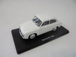 OPO 10 - Collectible Miniature car 1/24 Compatible with Syrena 104 (1982) VQR11