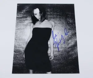 Spice Girls Wannabe Pop Star' Victoria Beckham Hand Signed Autographed B/W 8x10 Glossy Photo Loa